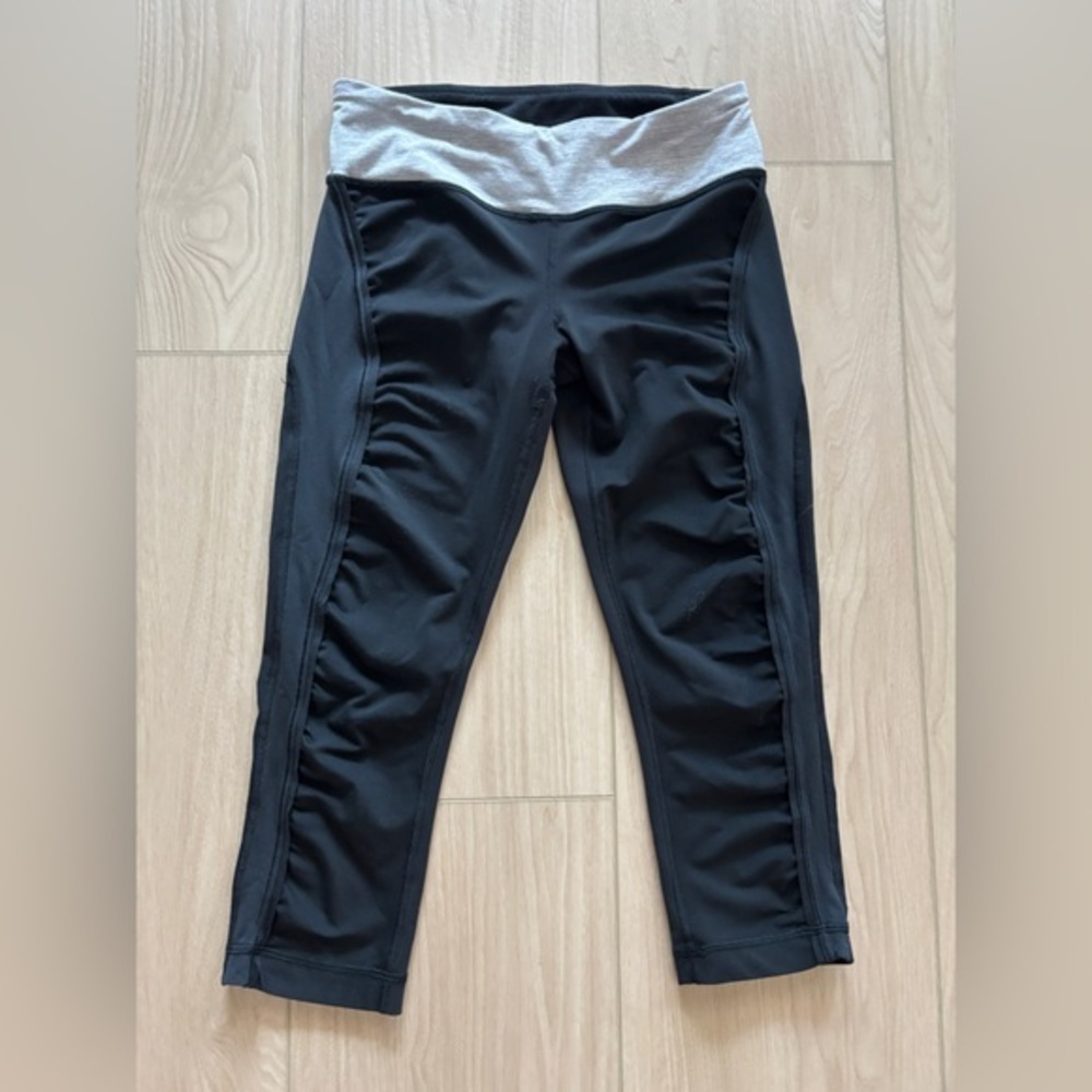 Lululemon Athletica Black and Gray Leggings for Comfort and Style